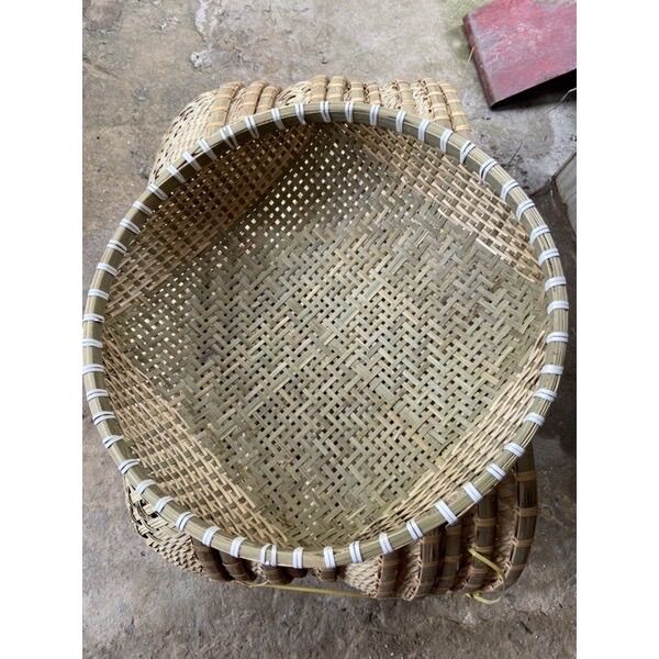 Rỗ cật tre chắc chắn , không phun . Đường kính 50cm