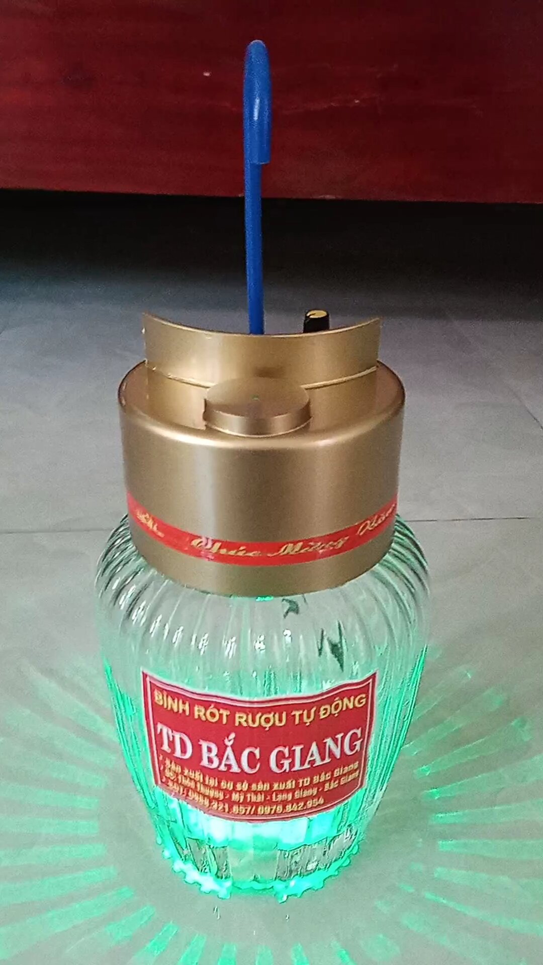 Máy rót rượu tự động