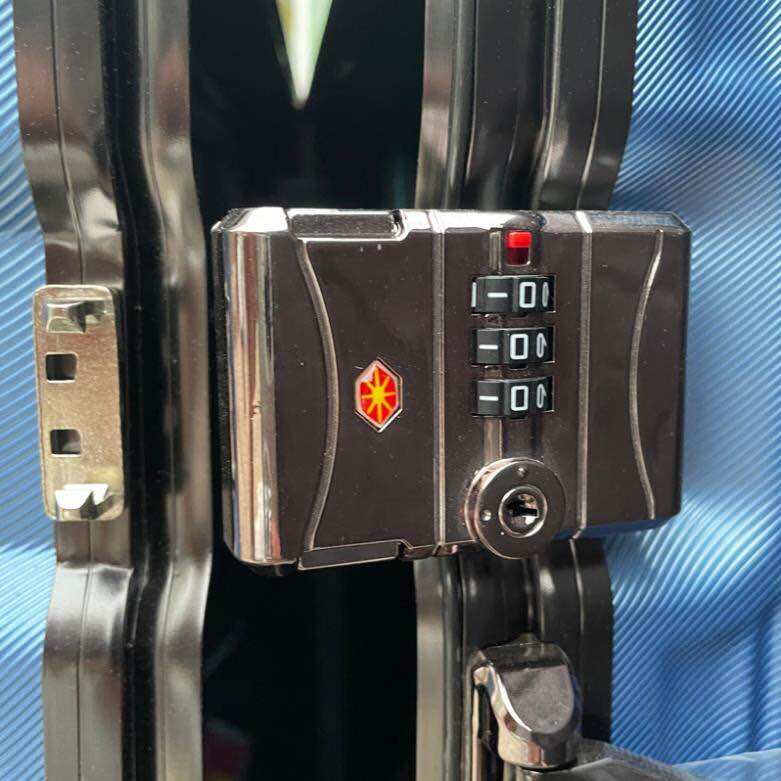 Khóa mật mã cho vali khung nhôm