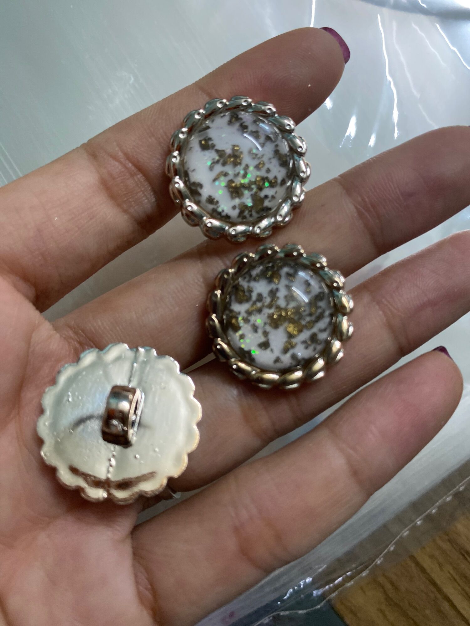 (N041) NÚT VÉT nhựa 2 size 2 màu