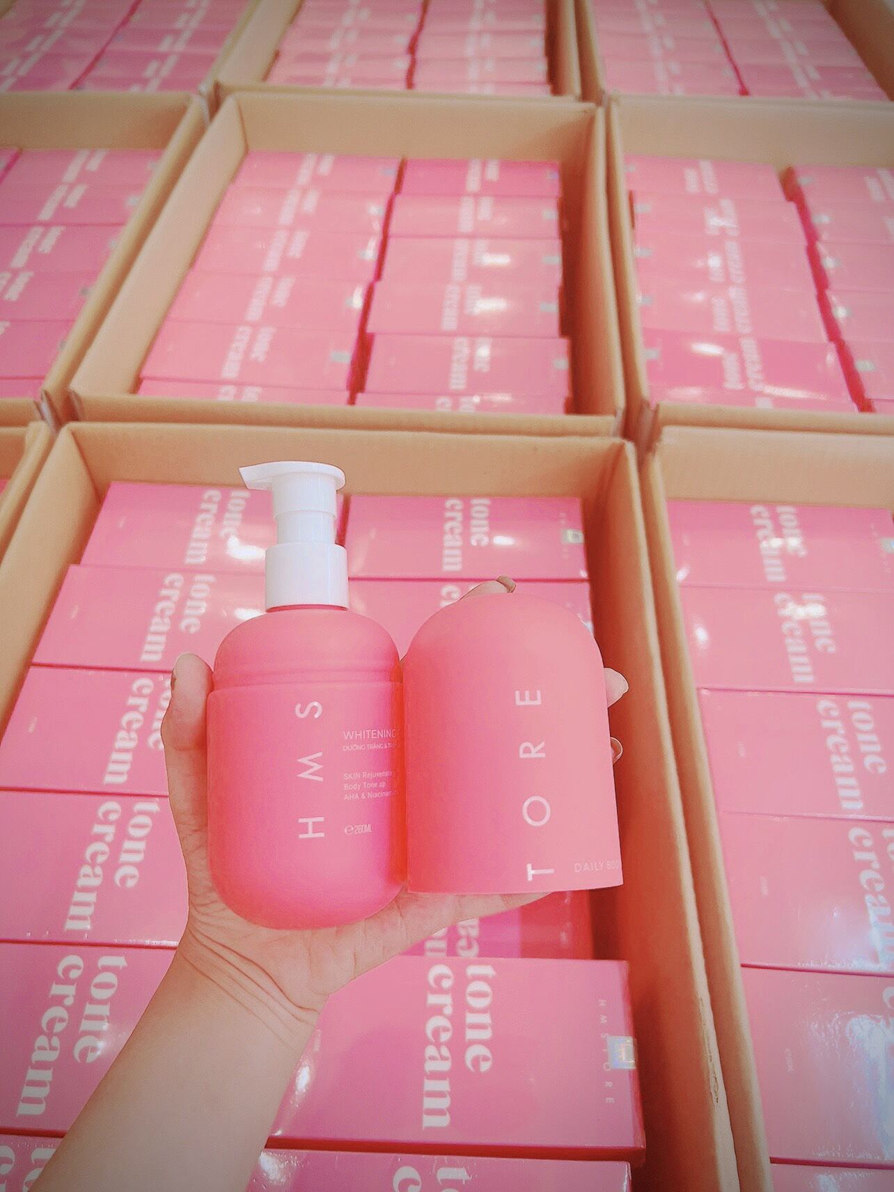 body HM store mẫu mới kèm kích trắng