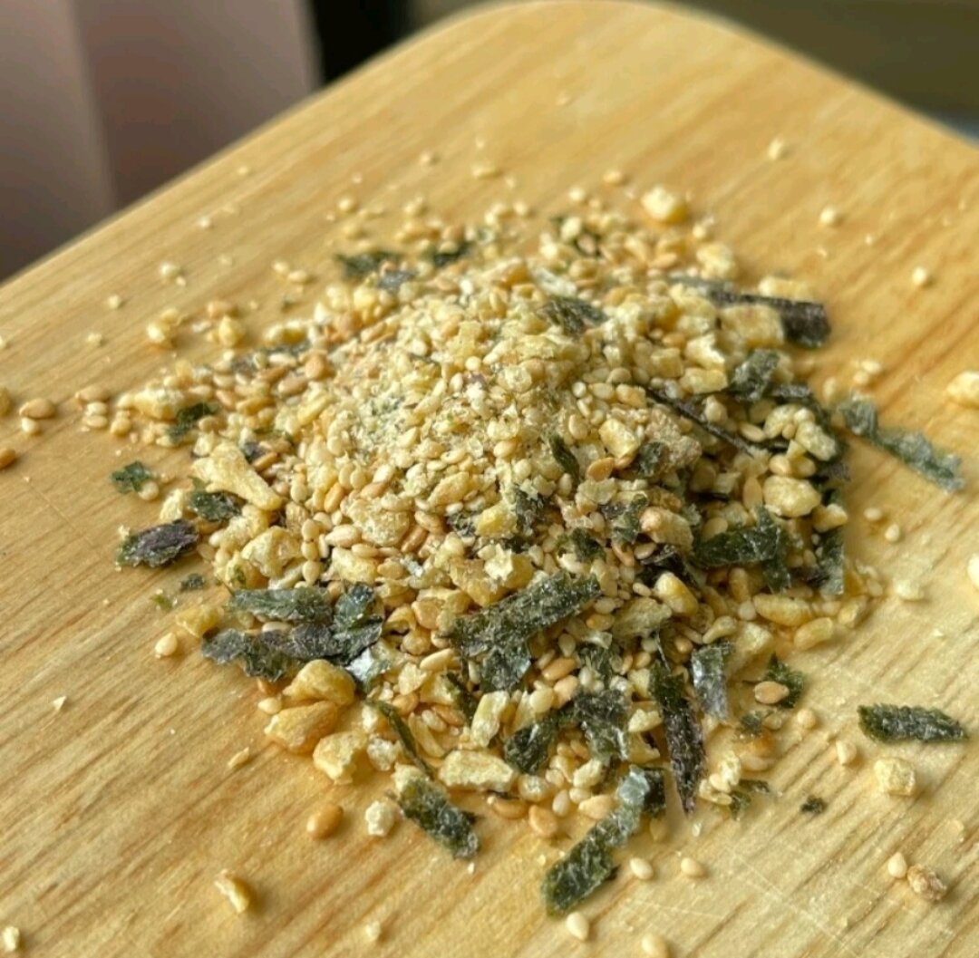 Gia vị rắc cơm lúa mạch rong biển hộp 36g