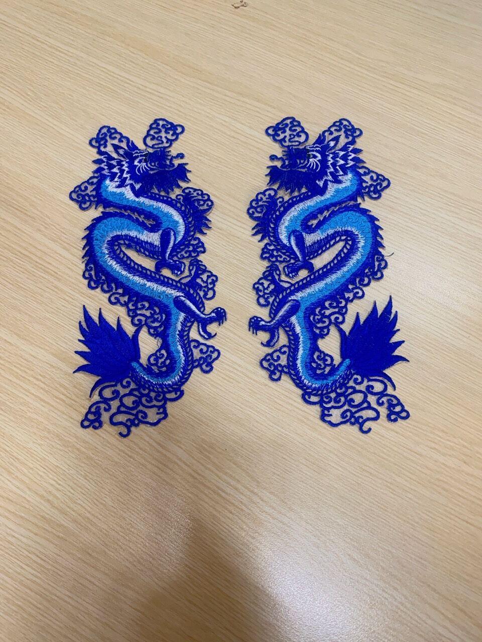 Miếng thêu rồng trang trí áo dài