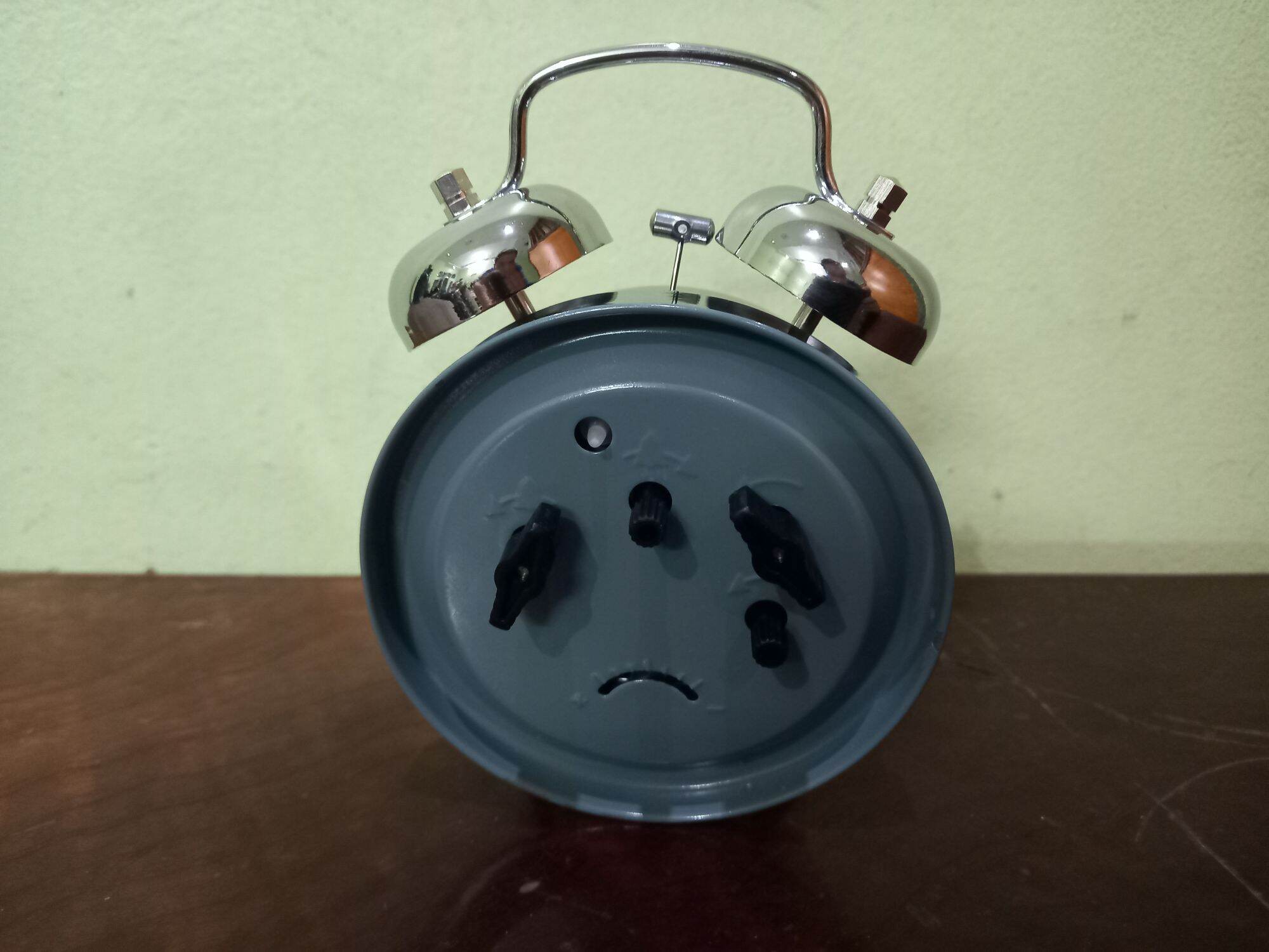 Đồng hồ con gà mổ thóc, chất liệu sắt