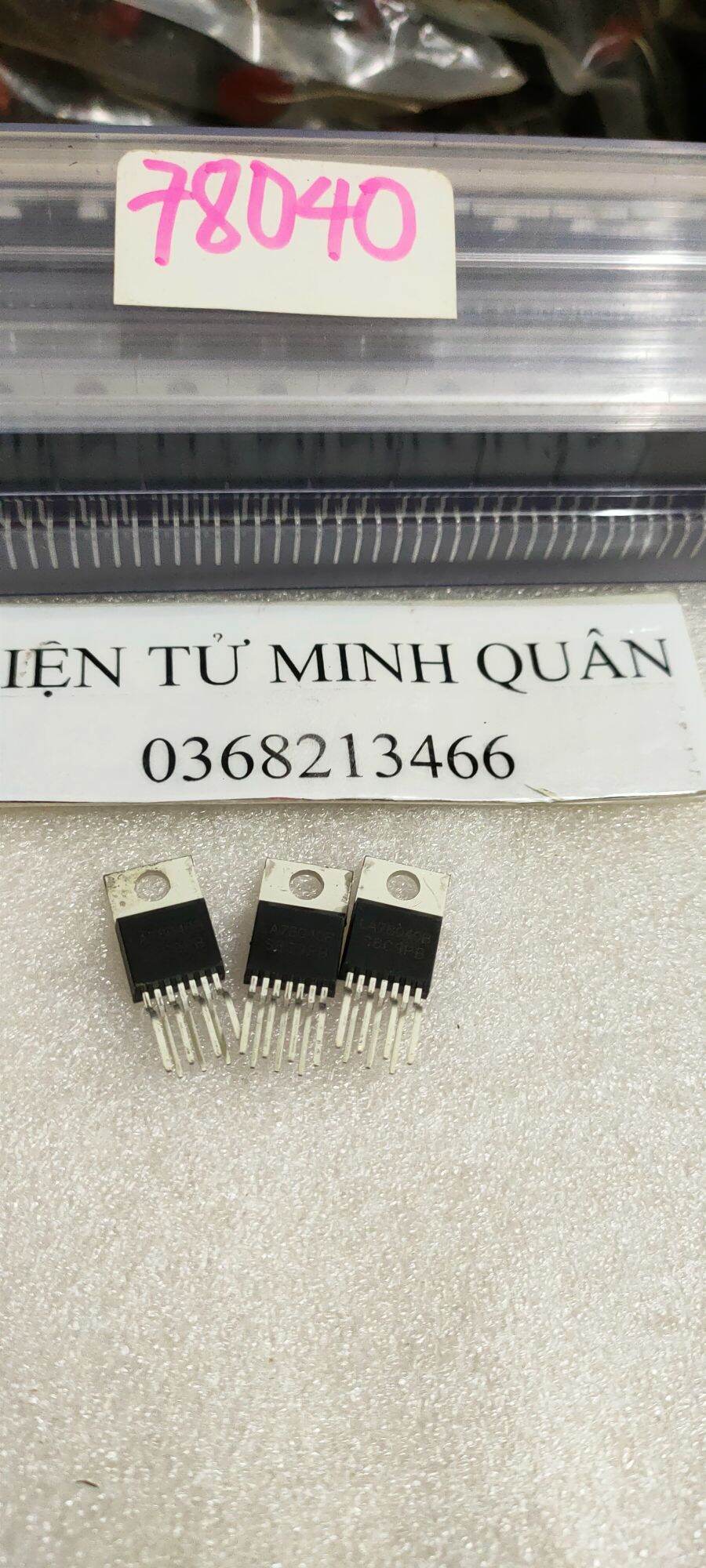 2 con LA78040