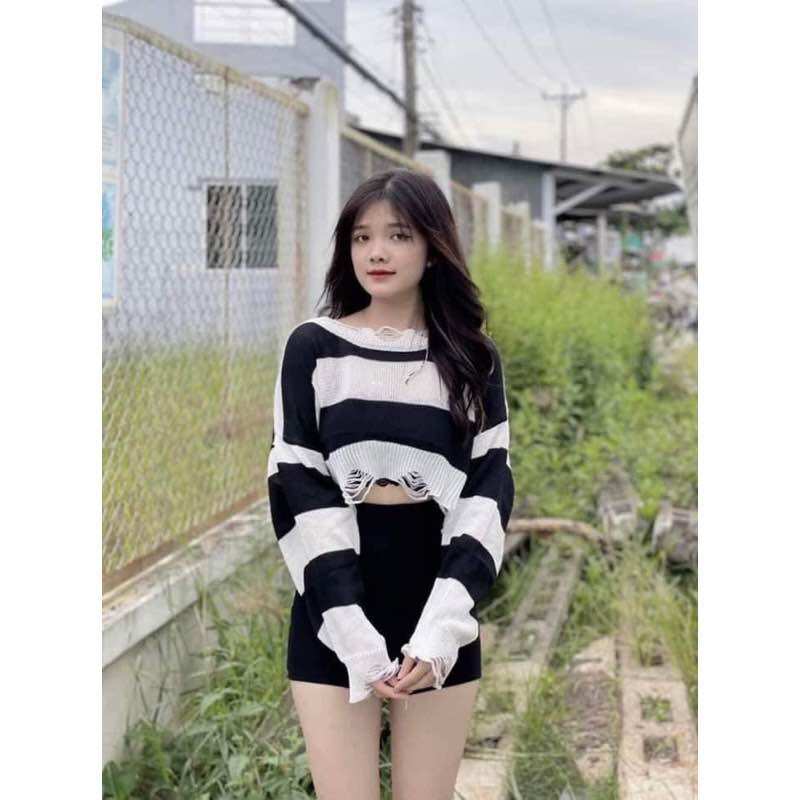 Set quần short đen + áo len sọc đen QC