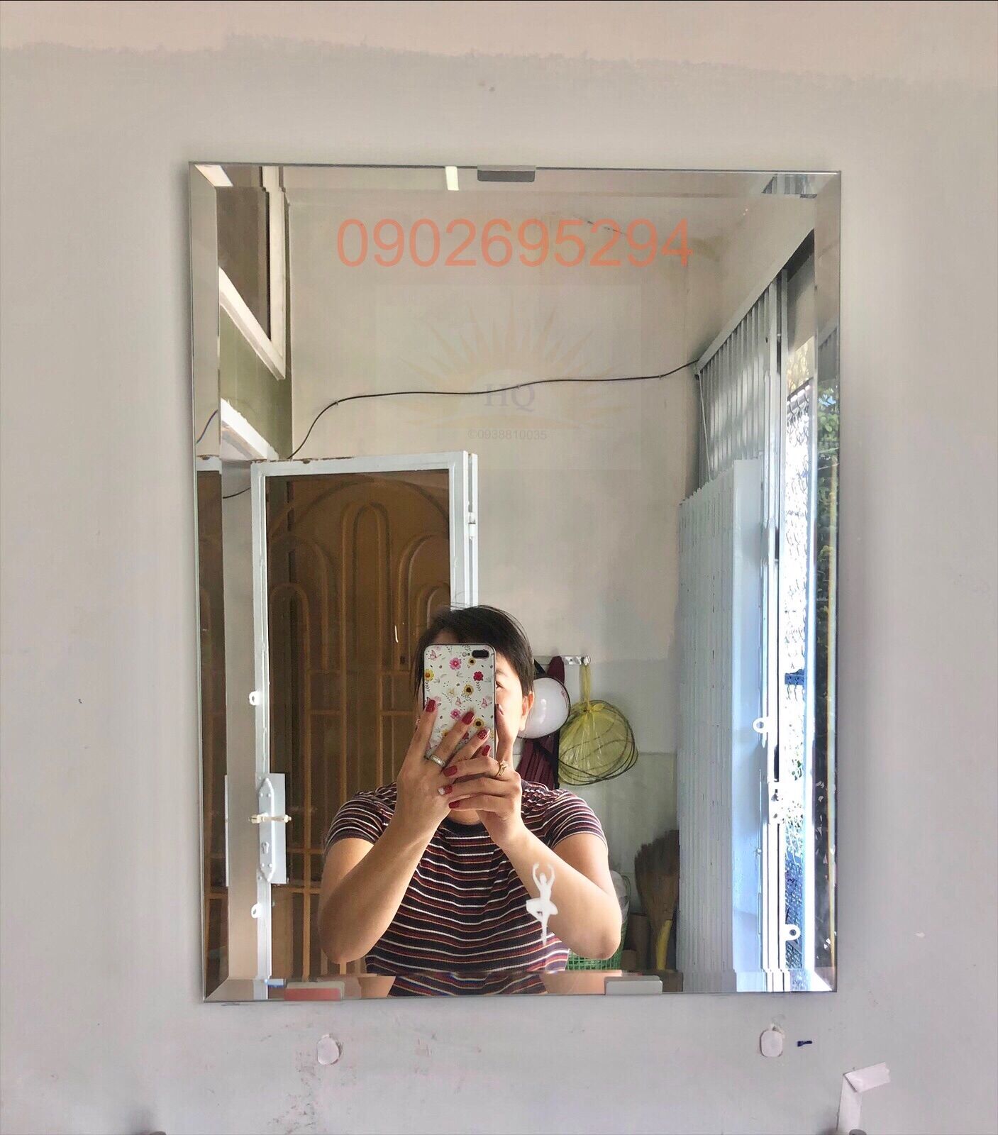 Gương soi treo tường nhà tắm vuông kt 35*45 kèm pas gương