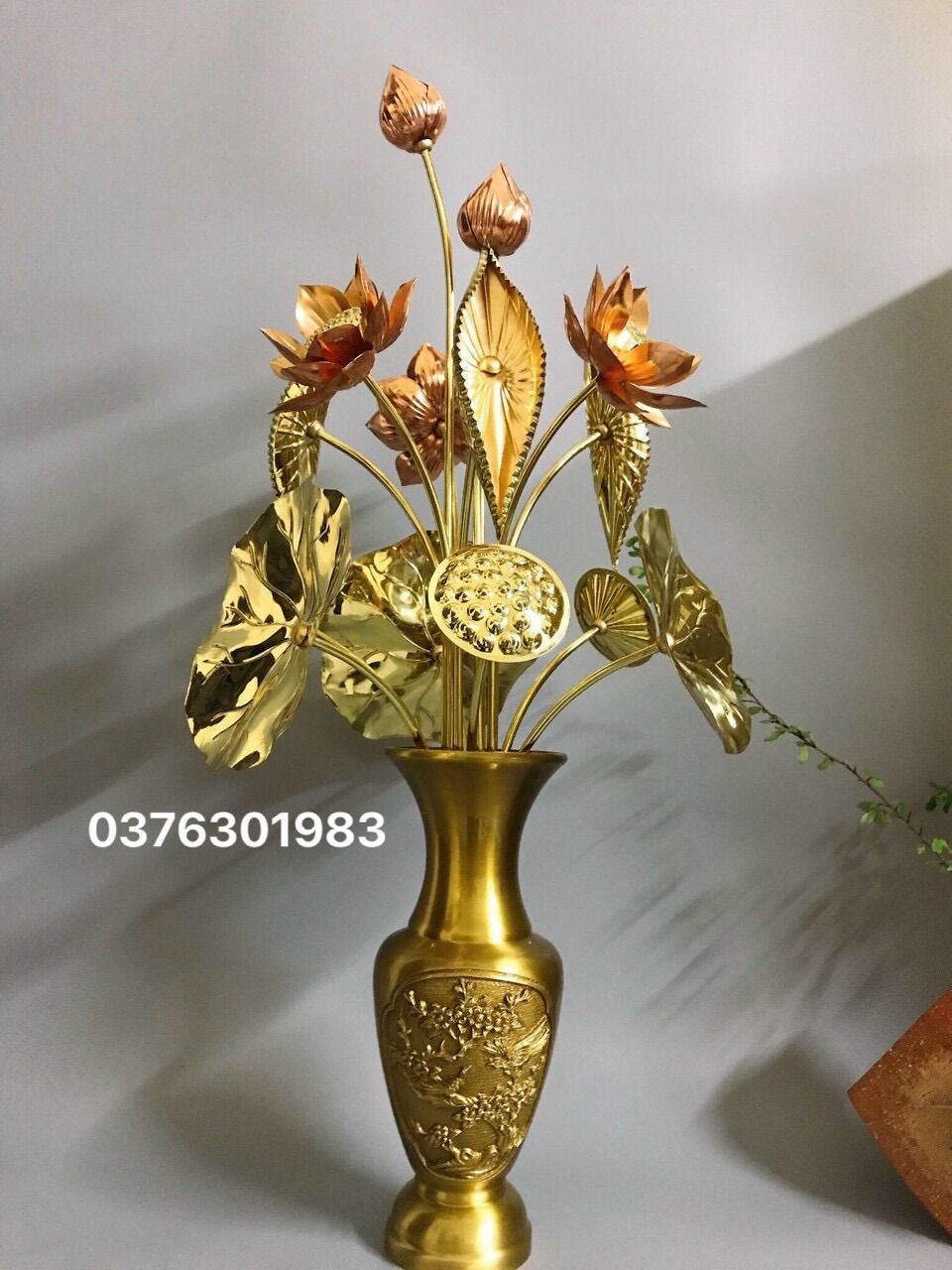 Com bo hoa 15 cành + lục bình cao 32cm bằng đồng cao cấp