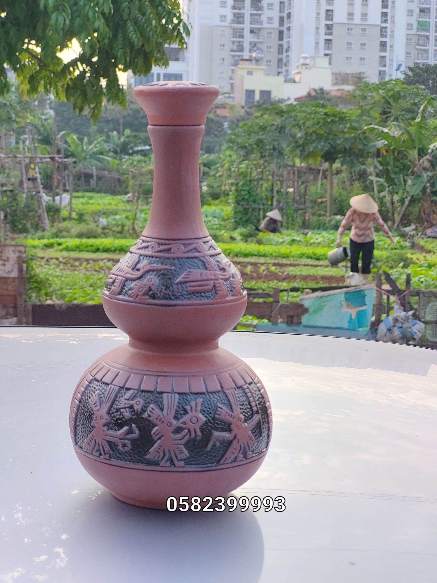 Chai sành hoa văn Trống Đồng