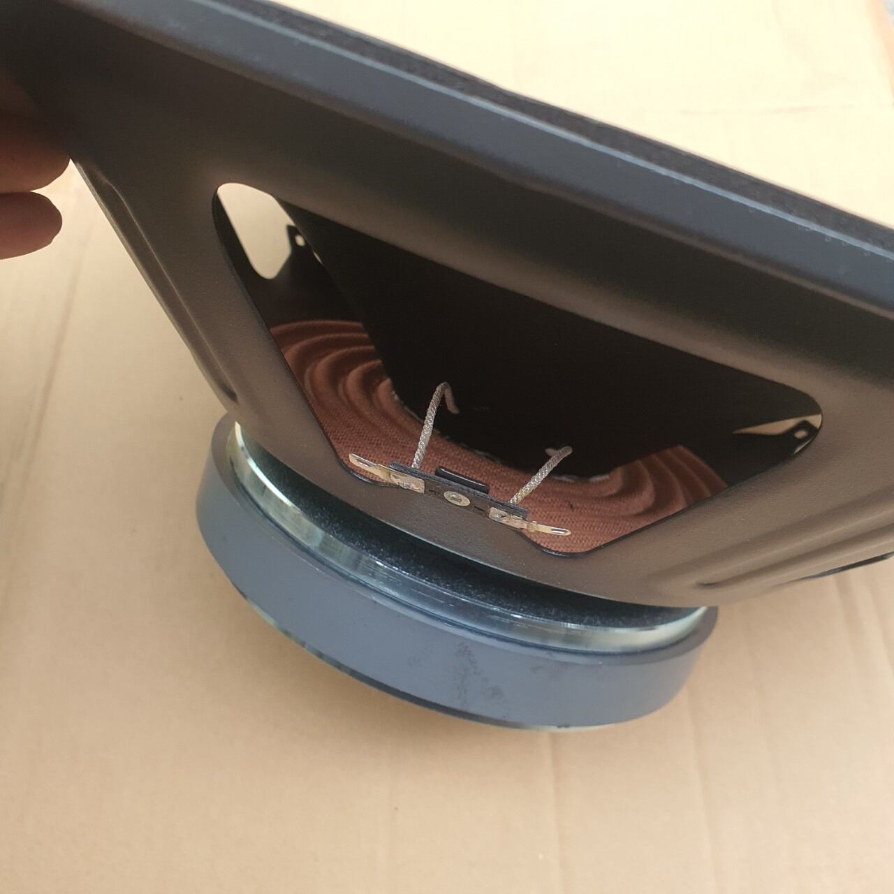 Bass 40 Coil 65 từ 170 Trở kháng  (1cái)