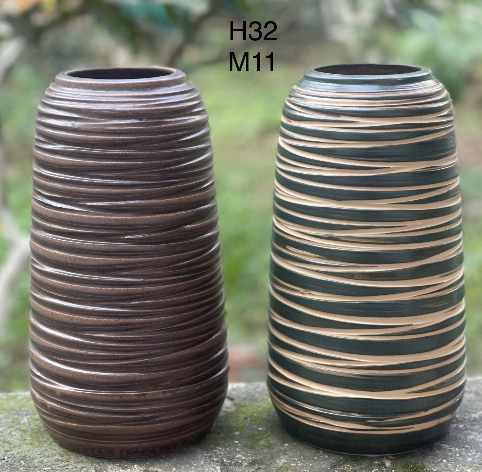 Bình cắm hoa dáng bom, men mộc ganh. Gốm sứ Bát Tràng