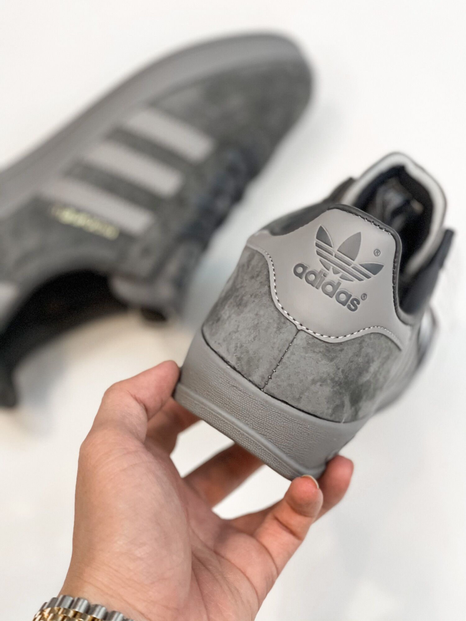 [HCM]Giày Sneakers nam da lộn cao cấp êm nhẹ (xám chuột)