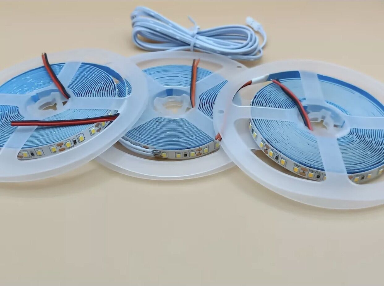 Led dây 12v 2835 120 led/m 5m -10m 6000k - 3000k, led dán siêu sáng giá rẻ loại tốt trang trí tủ bếp, kệ trưng bày