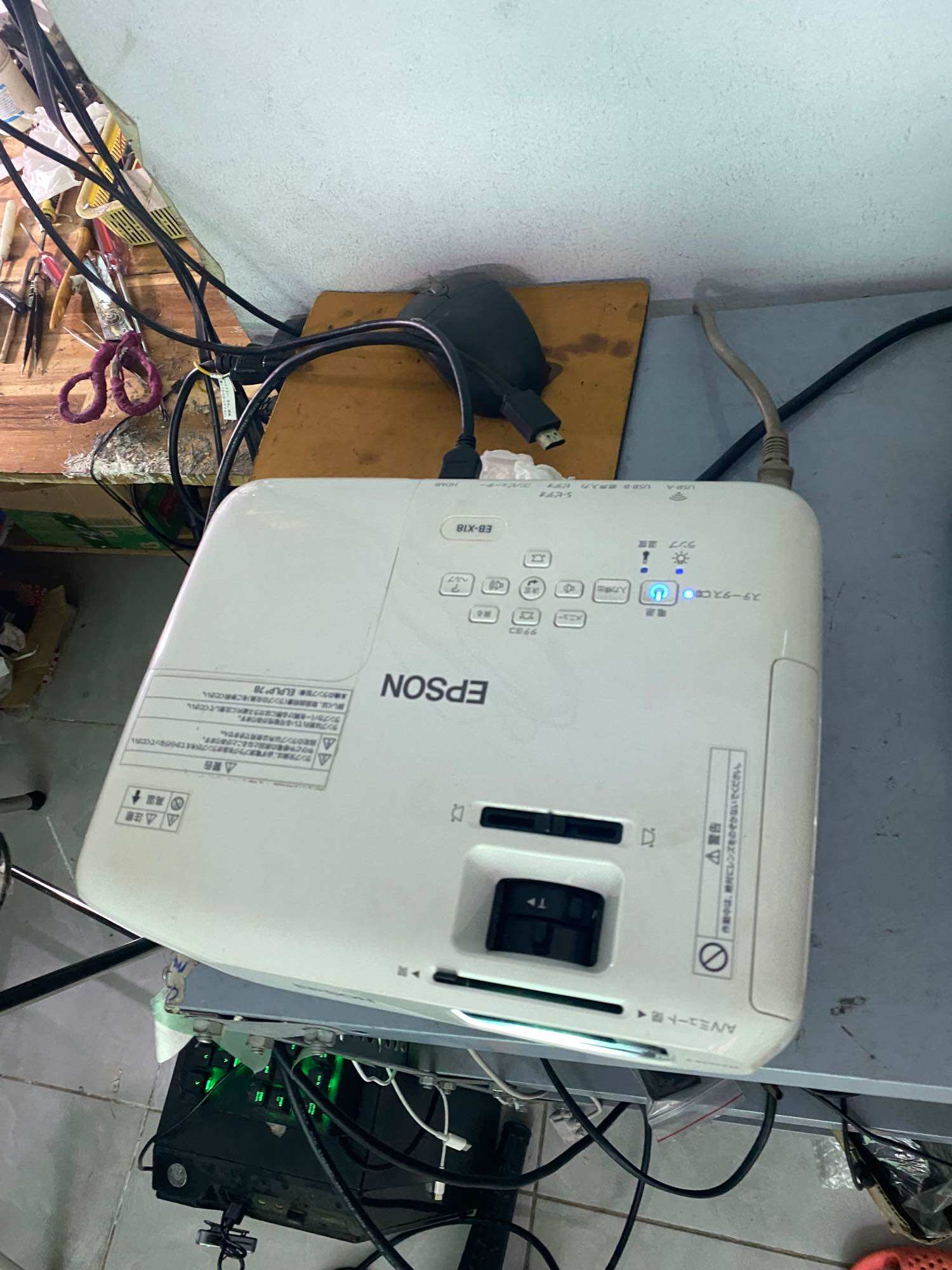 Máy chiếu dạy học,  văn phòng Epson EB-X18 Nhật có cổng hdmi