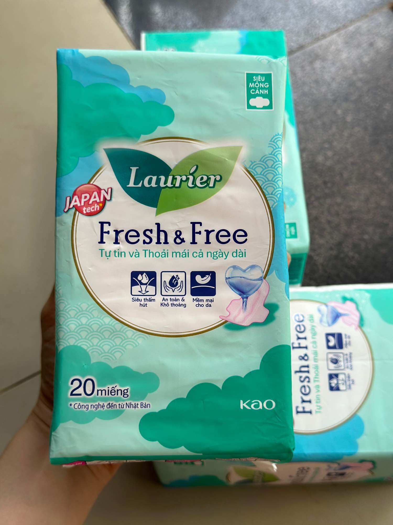 (Laurier Mẫu mới) Băng vệ sinh-thấm hút tốt(siêu mỏng cánh 20 miếng)