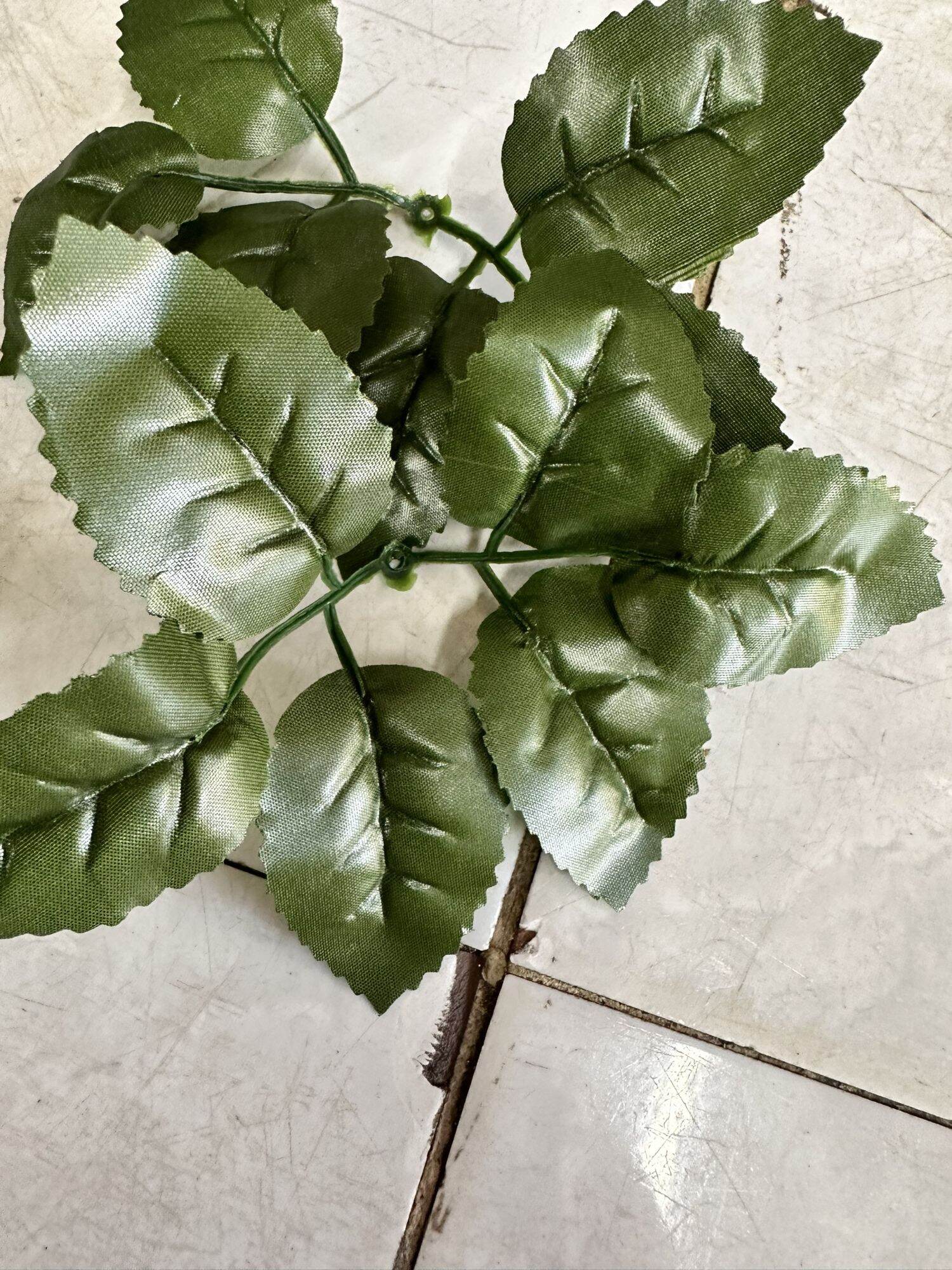 100gLÁ HỒNG THƯỜNG DÙNG TRANG TRÍ HOA LỤA .HOA GIẢ .HOA GIẤY