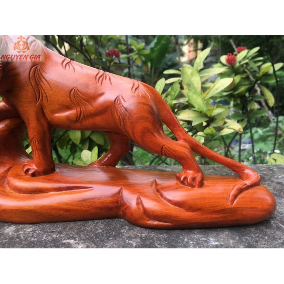 Tượng con hổ gỗ hương ngang 20cm