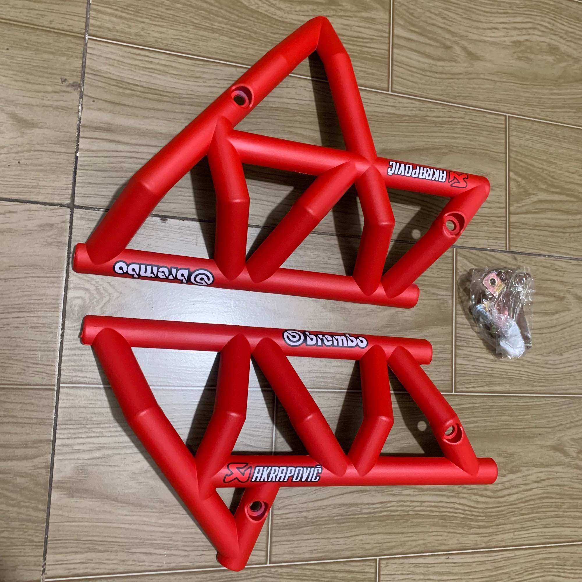 Ốp sườn Xe WINNER V1 kiểu  DUCATI màu đỏ