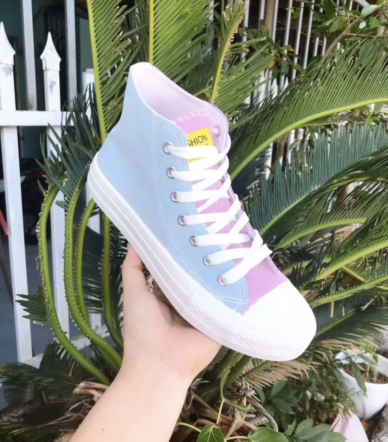 Giày sneaker đổi màu cực hot
