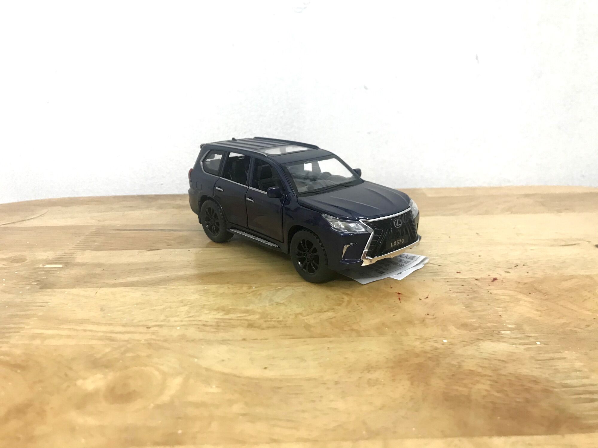Mô hình xe Lexus LX570 _ Tỷ lệ 1:32
