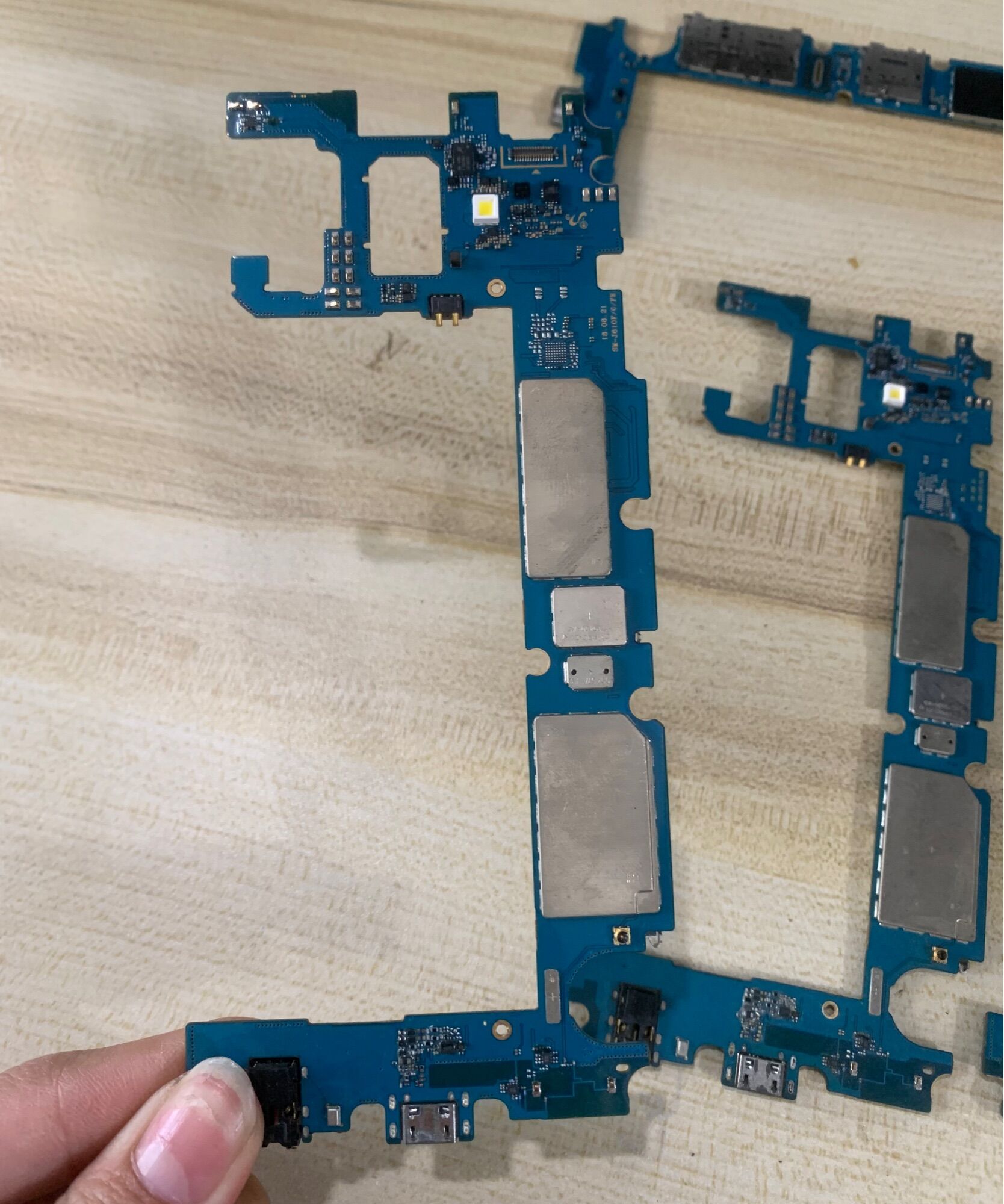 Main Samsung J6+ / J610F (J6 Plus) Full Function (Charging, Sim, Wifi,..)