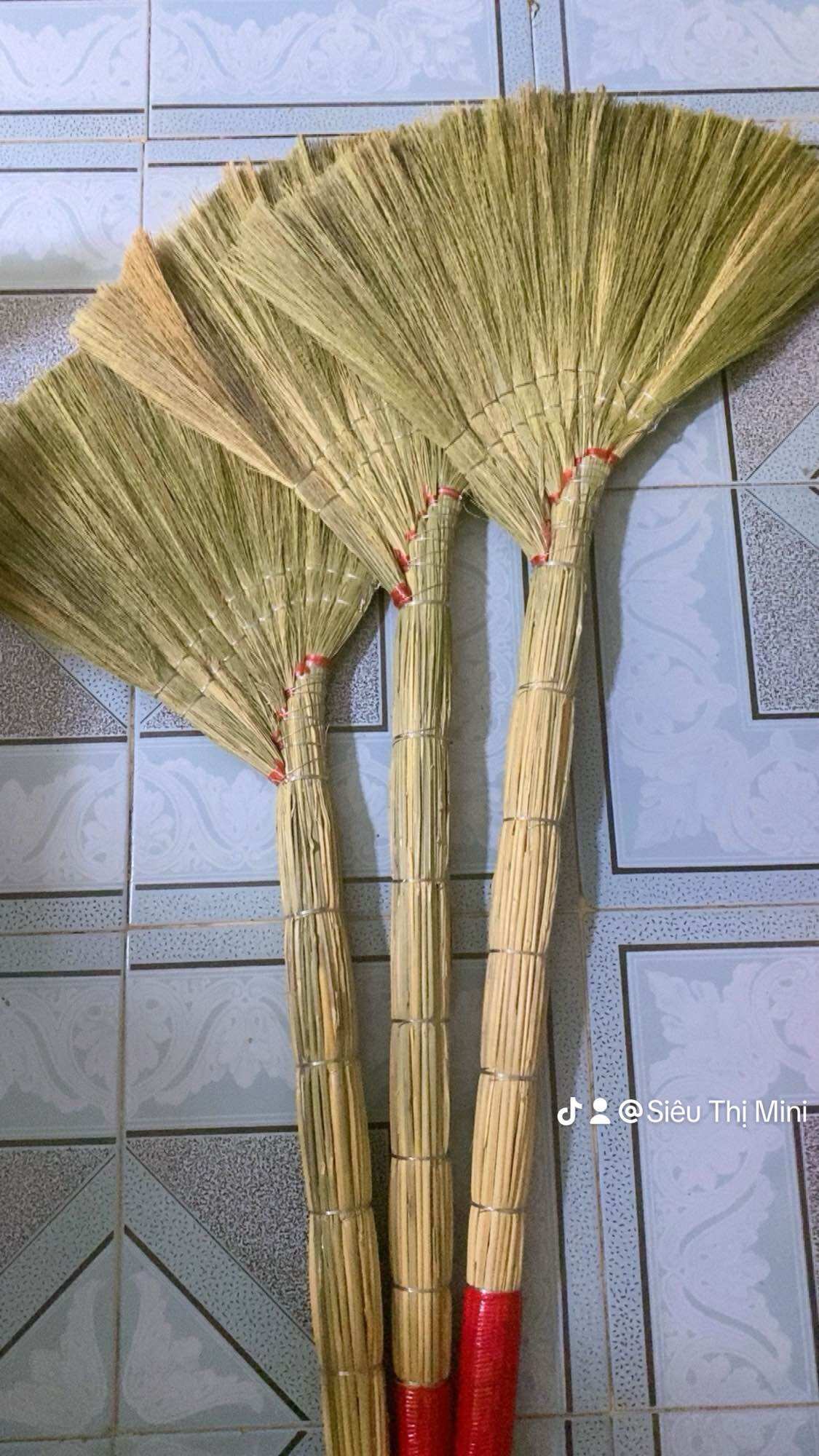 Chổi Quét Nhà Bông Cỏ Hàng Dày Quấn Kẽm Thiết Kế Đơn Giản Đồng Tre