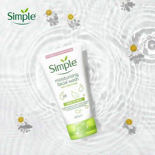 Sữa rửa mặt Simple Cấp ẩm cho da khô nhạy cảm 150ml