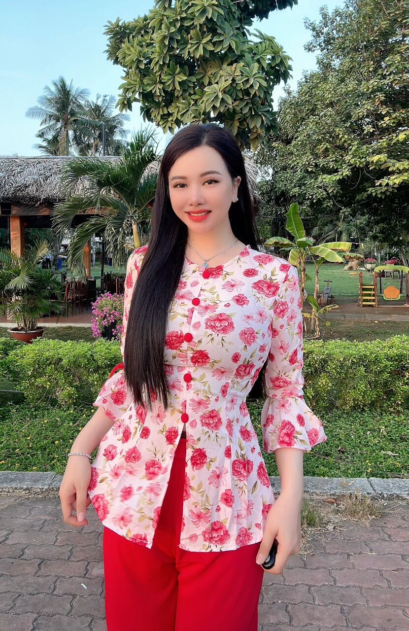 Bộ bà ba cổ tròn tay loe nút bọc vải