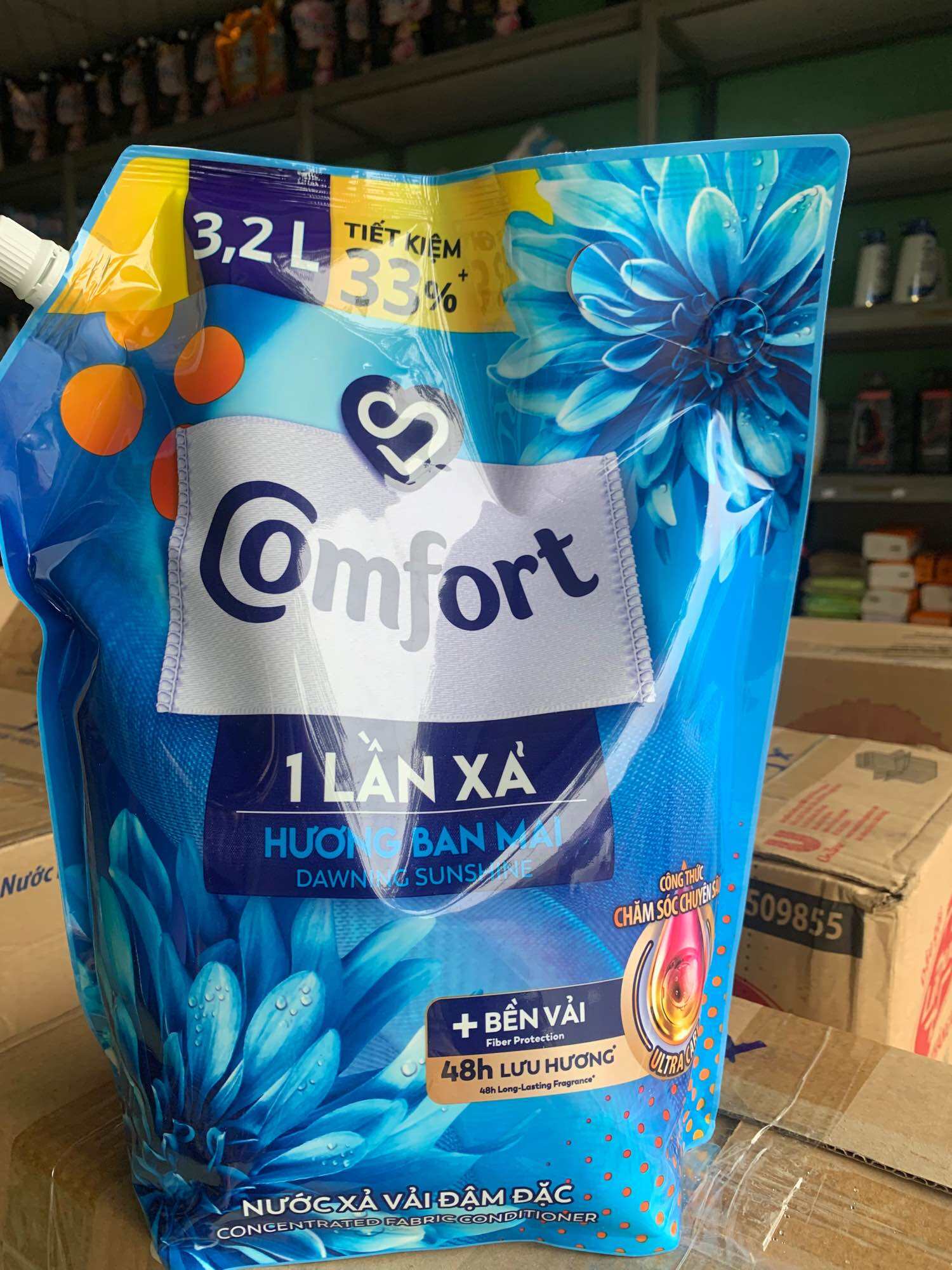 Nước xả vải hương ban mai Comfort túi 3,2L