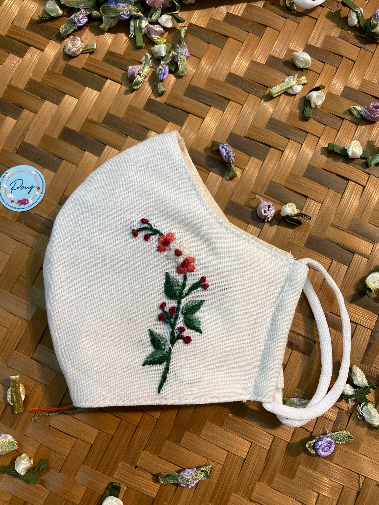 Khẩu trang thêu tay vải linen (handmade by Pong)