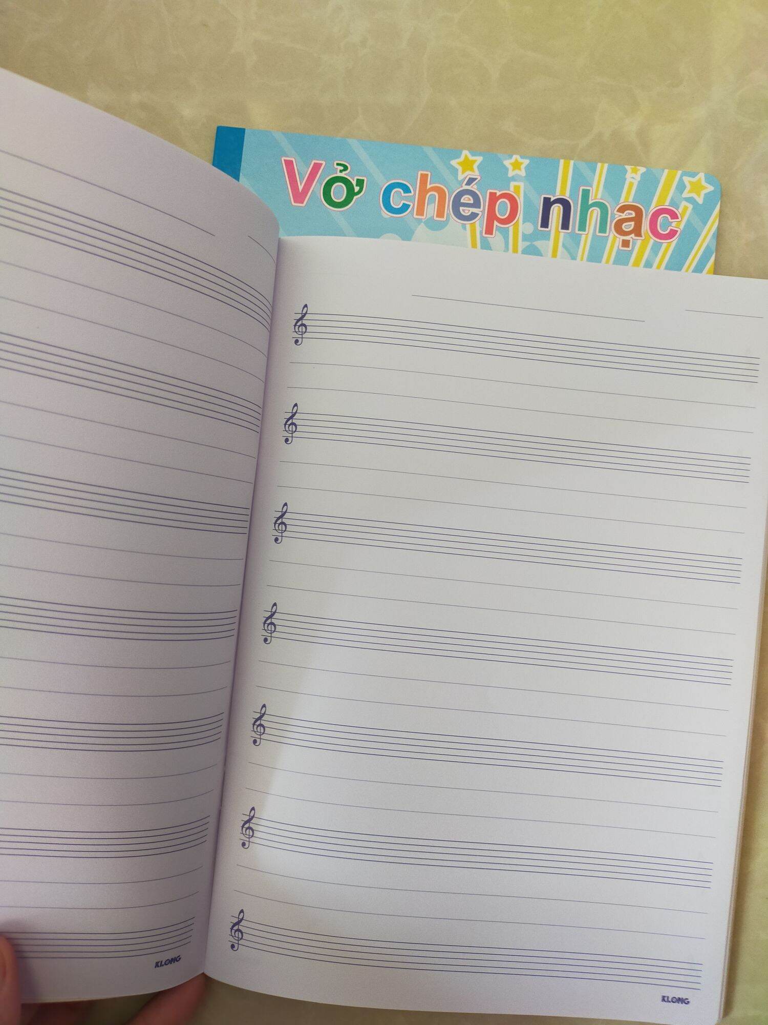 1Quyển   Vở   Chép   Nhạc