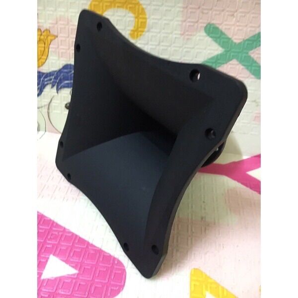 Họng kèn vuông 23cmx23cm.Giá 2 Chiếc.