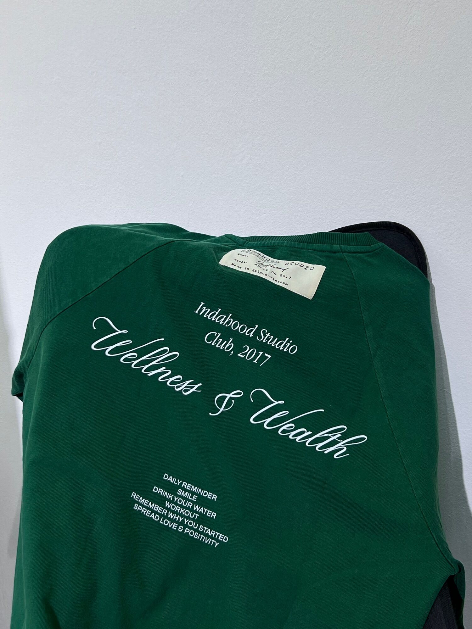 Áo thun INDAHOOD Wellness & Wealth Raglan Oversized Tee