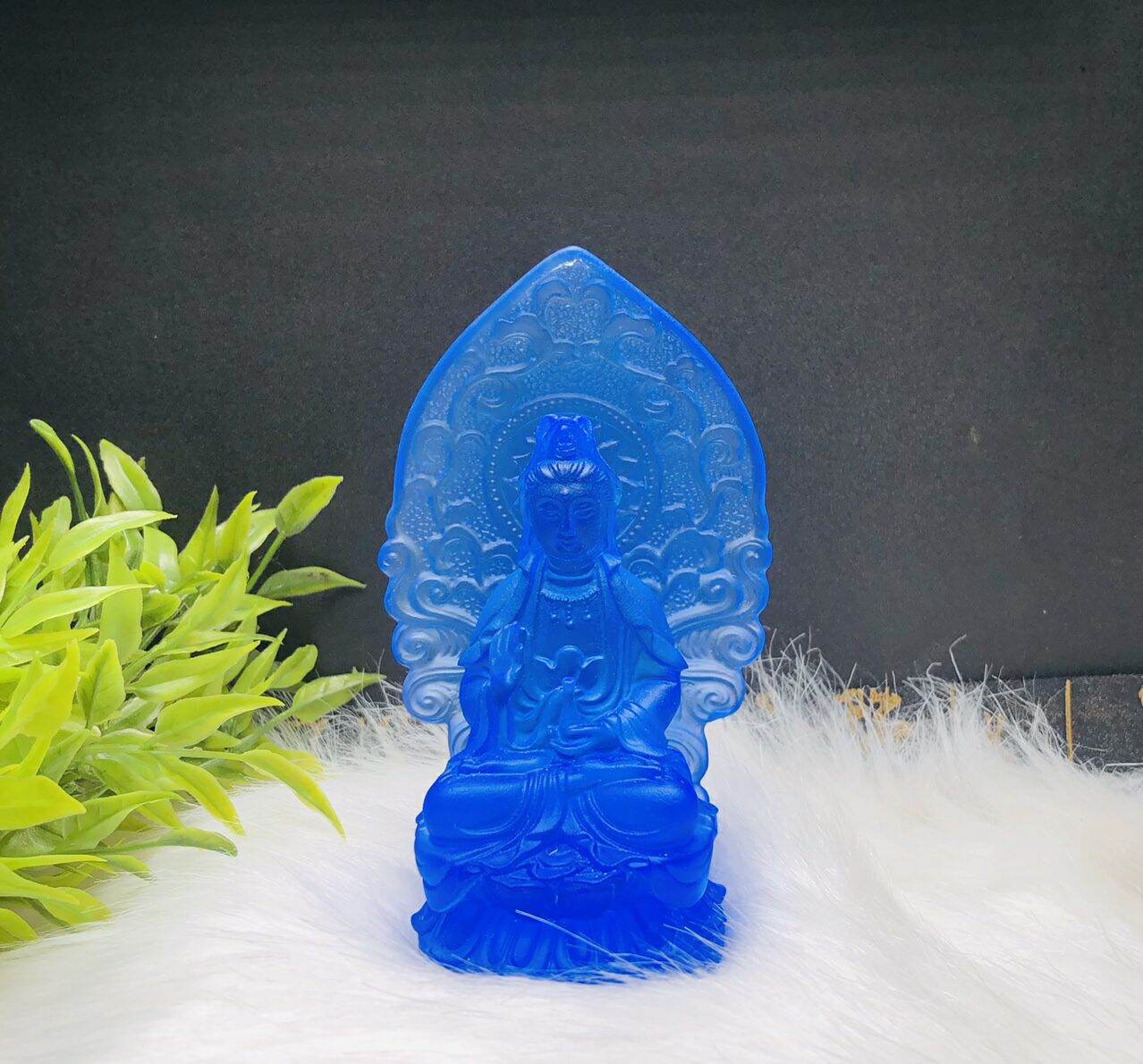Tượng quan âm lá đá lưu ly