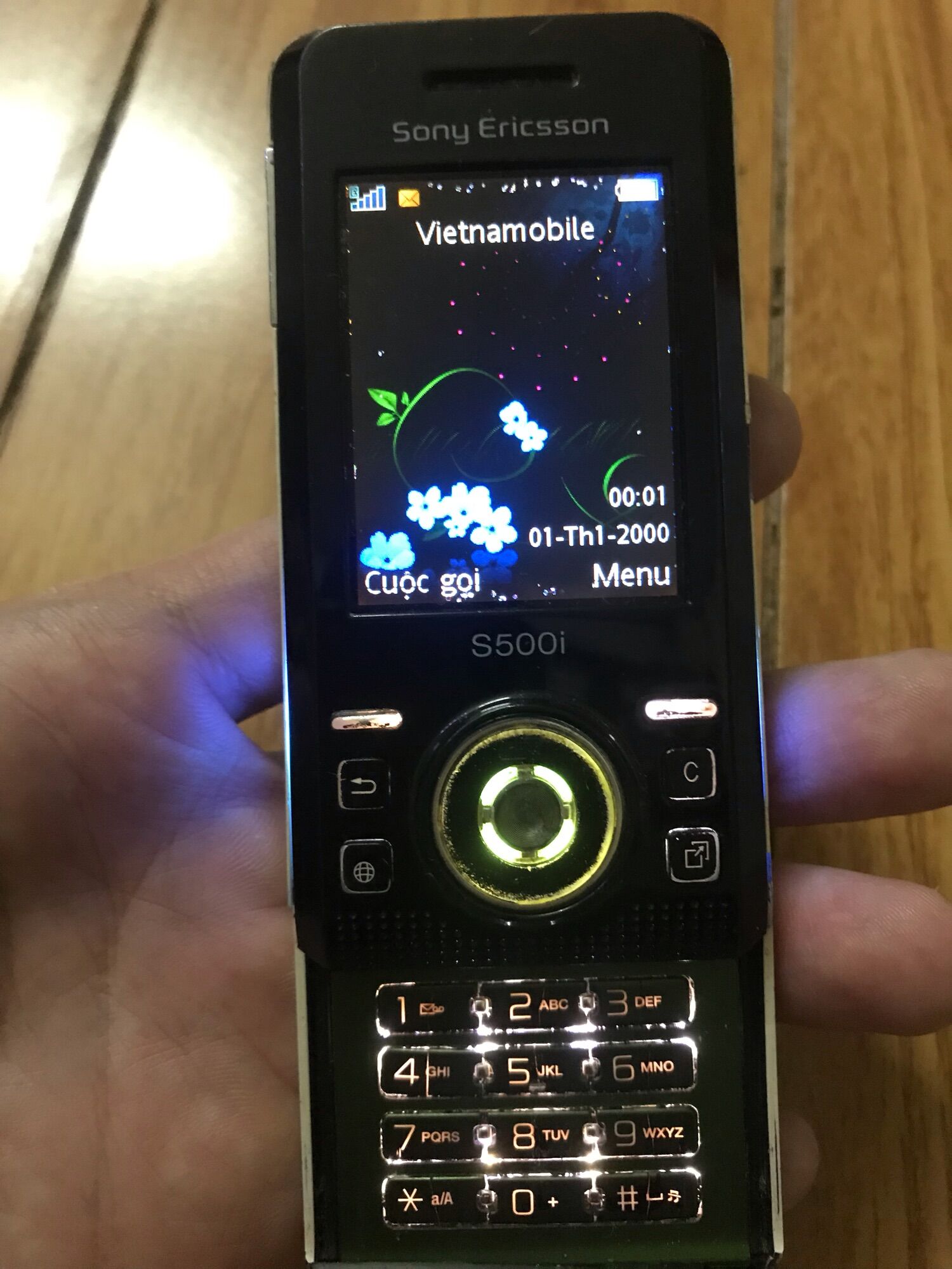 Combo 2 xác điện thoại sony ericsson s500i còn nguồn