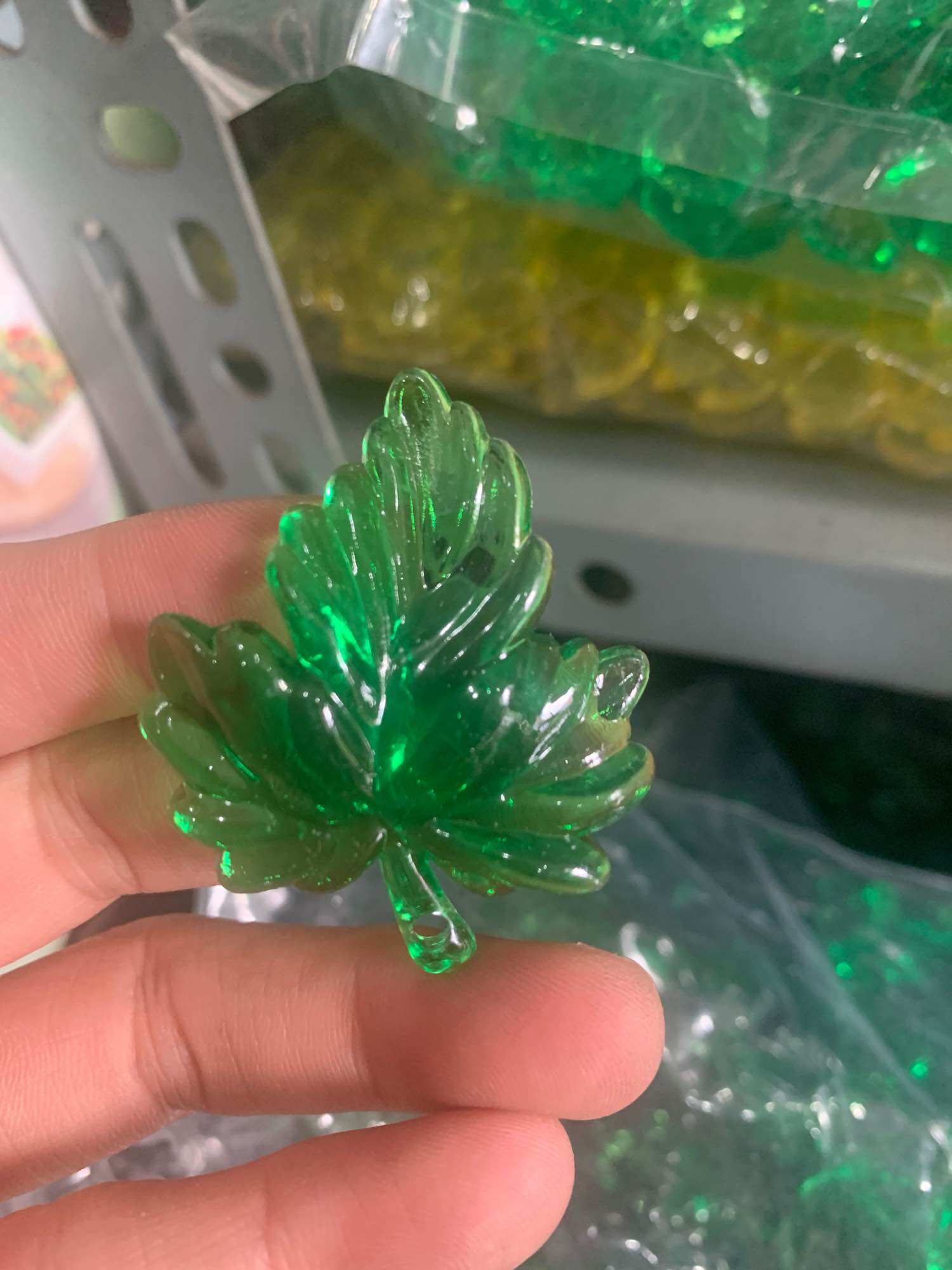 Lá nhựa bóng 1 bịch 100 gram