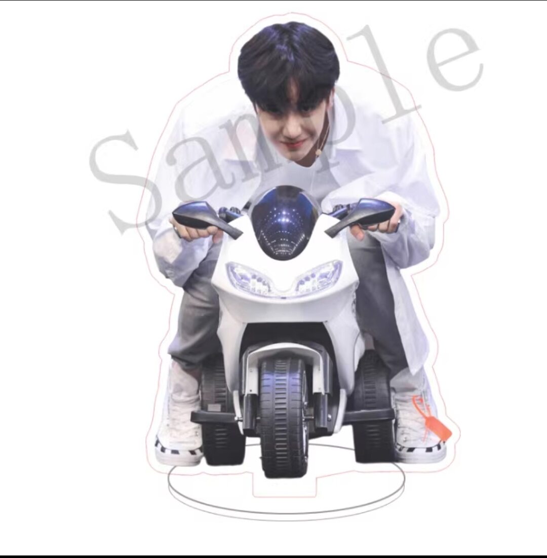 Standee mica Vương Nhất Bác 15cm