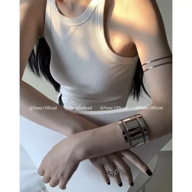 Vòng bắp tay phong cách Y2k siêu cá tính