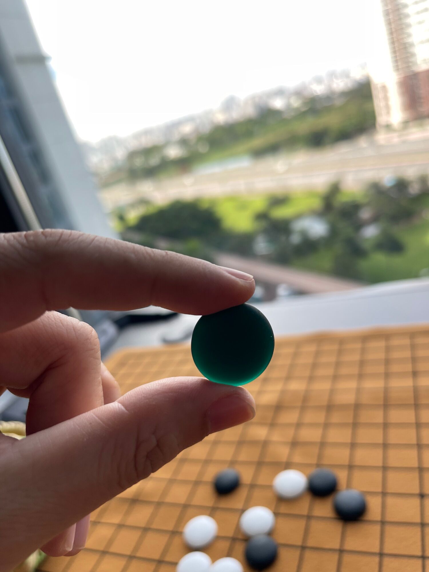 Bộ cờ vây đá vân tử cao cấp một mặt cong (tặng 2 hũ dệt)