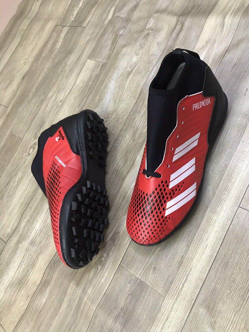 giầy đá bóng predator đã khâu kín đế 💯. tặng tất đá bóng