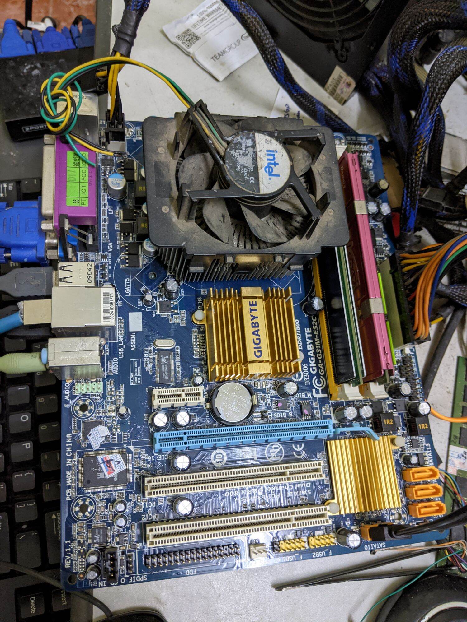 combo main g31, chip e8400, ram 2gb