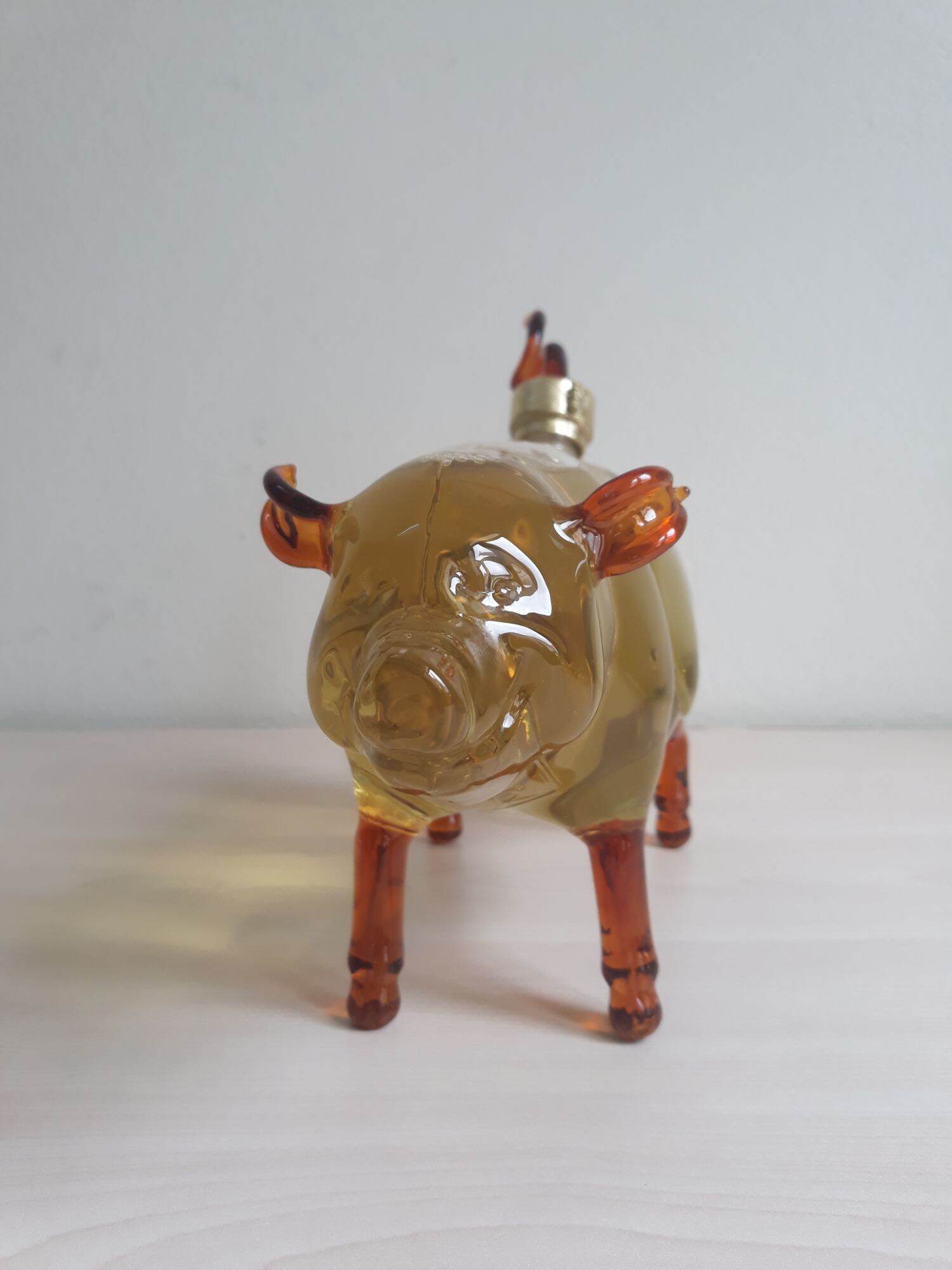 Bình thủy tinh đựng rượu hình con lợn Ỉn