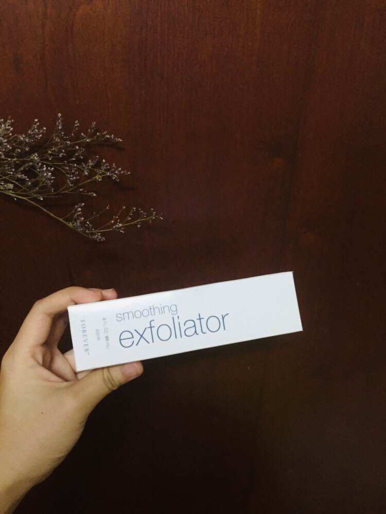 Sữa rửa mặt tẩy tế bào chết Smoothing Exfoliator 559 FLP