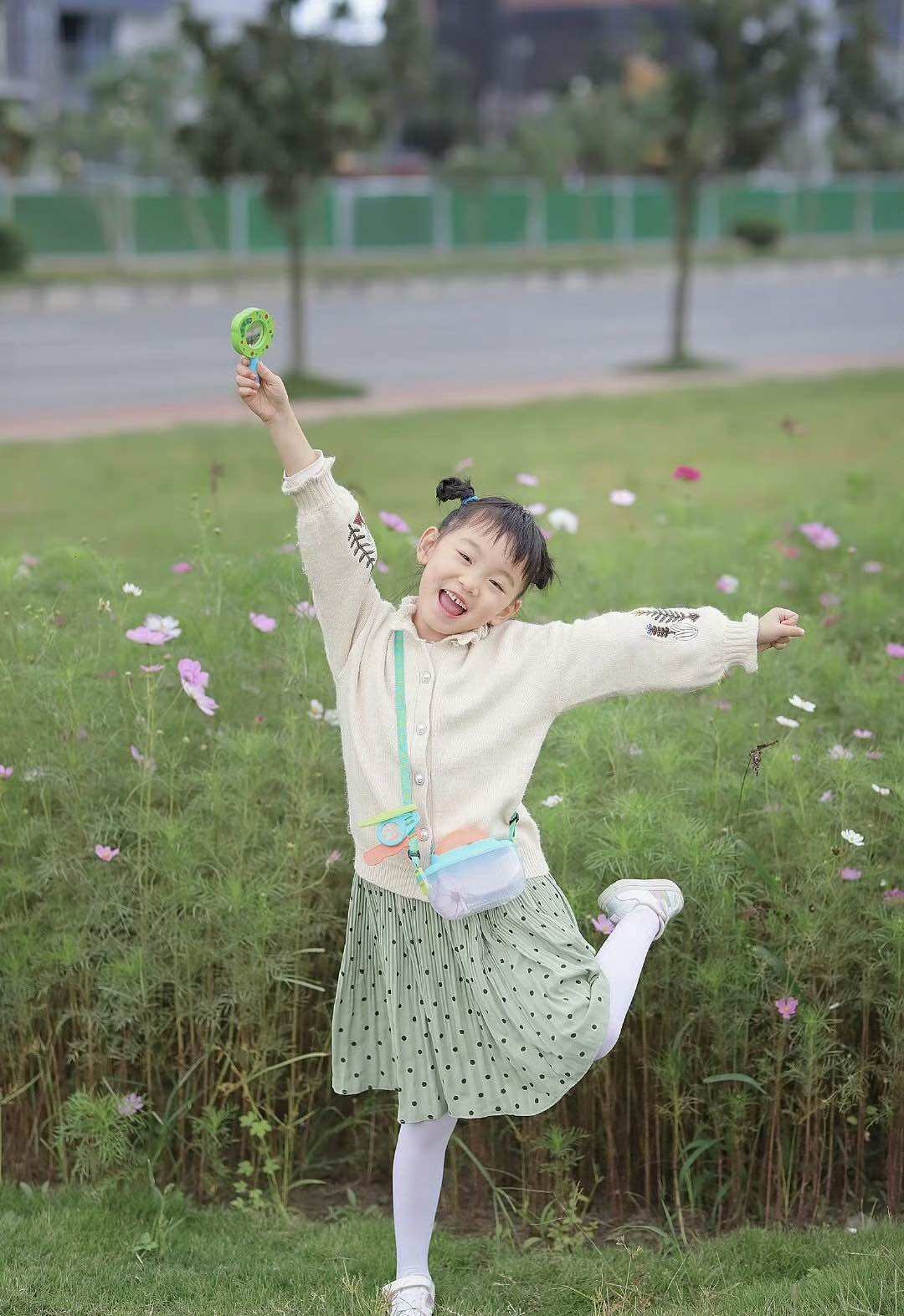 KÍNH LÚP MIDEER CẦM TAY NHỎ GỌN CHO BÉ