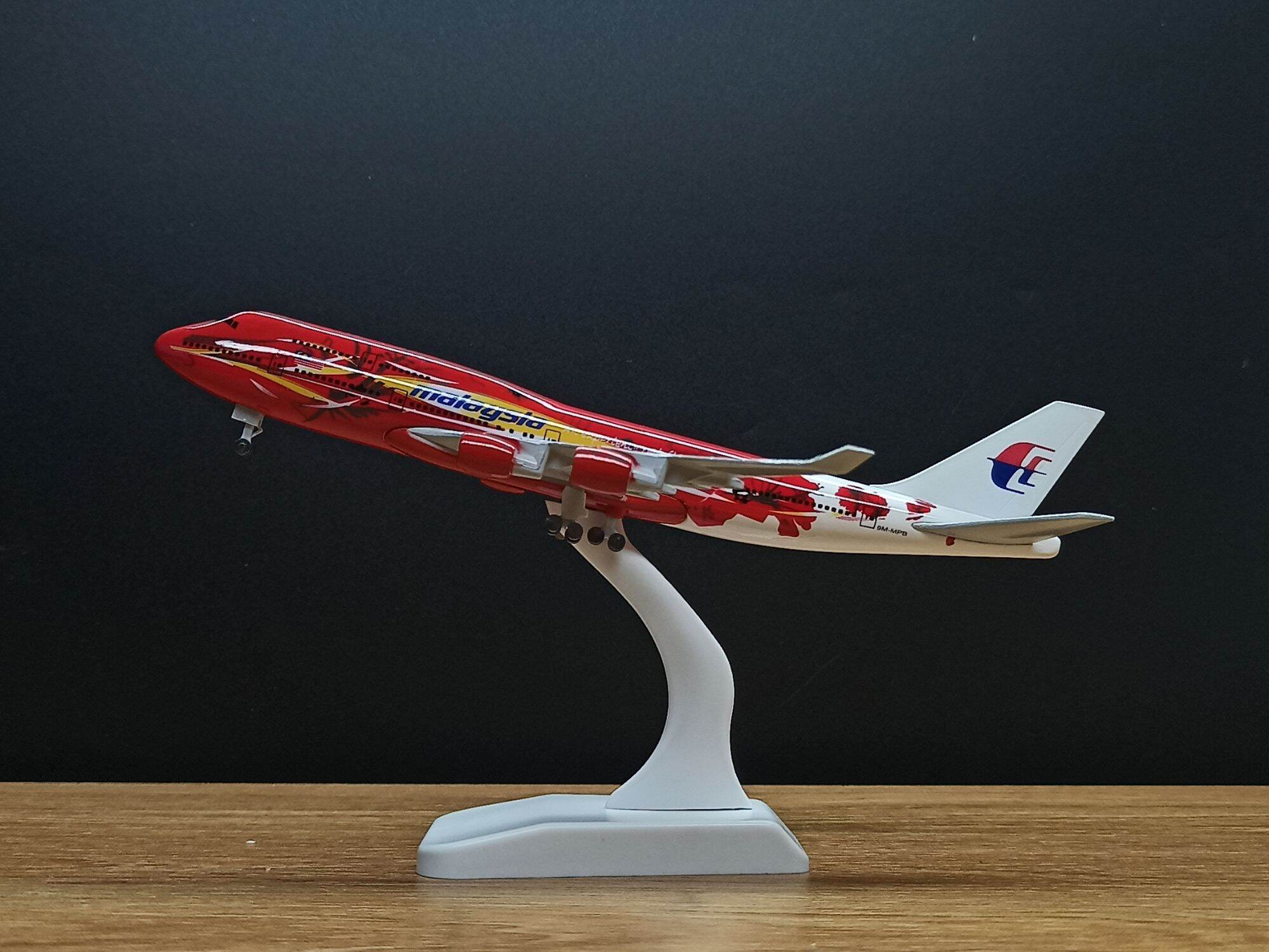 Mô hình máy bay Malaysia Airlines 20cm chất liệu kim loại bền đẹp