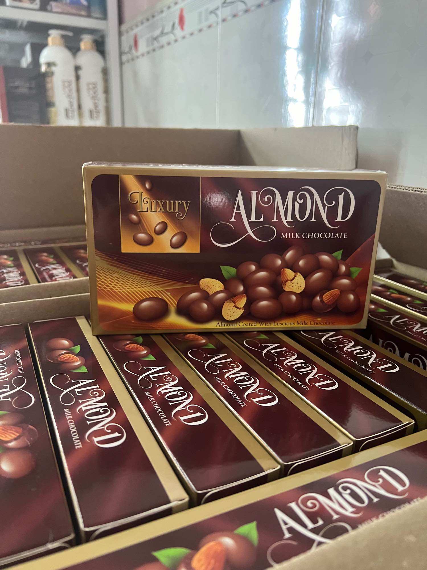 Kẹo Sô Cô La Al Mond Luxury Gold Nhân Hạnh Nhân Hộp 200G