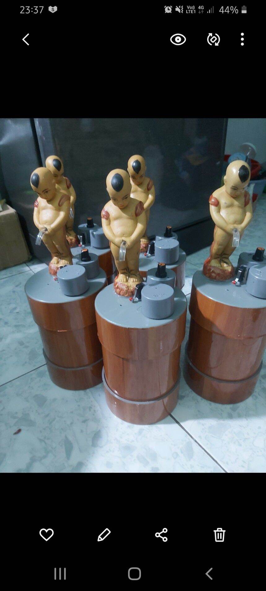 Bình rót rượuu..chú tiểu