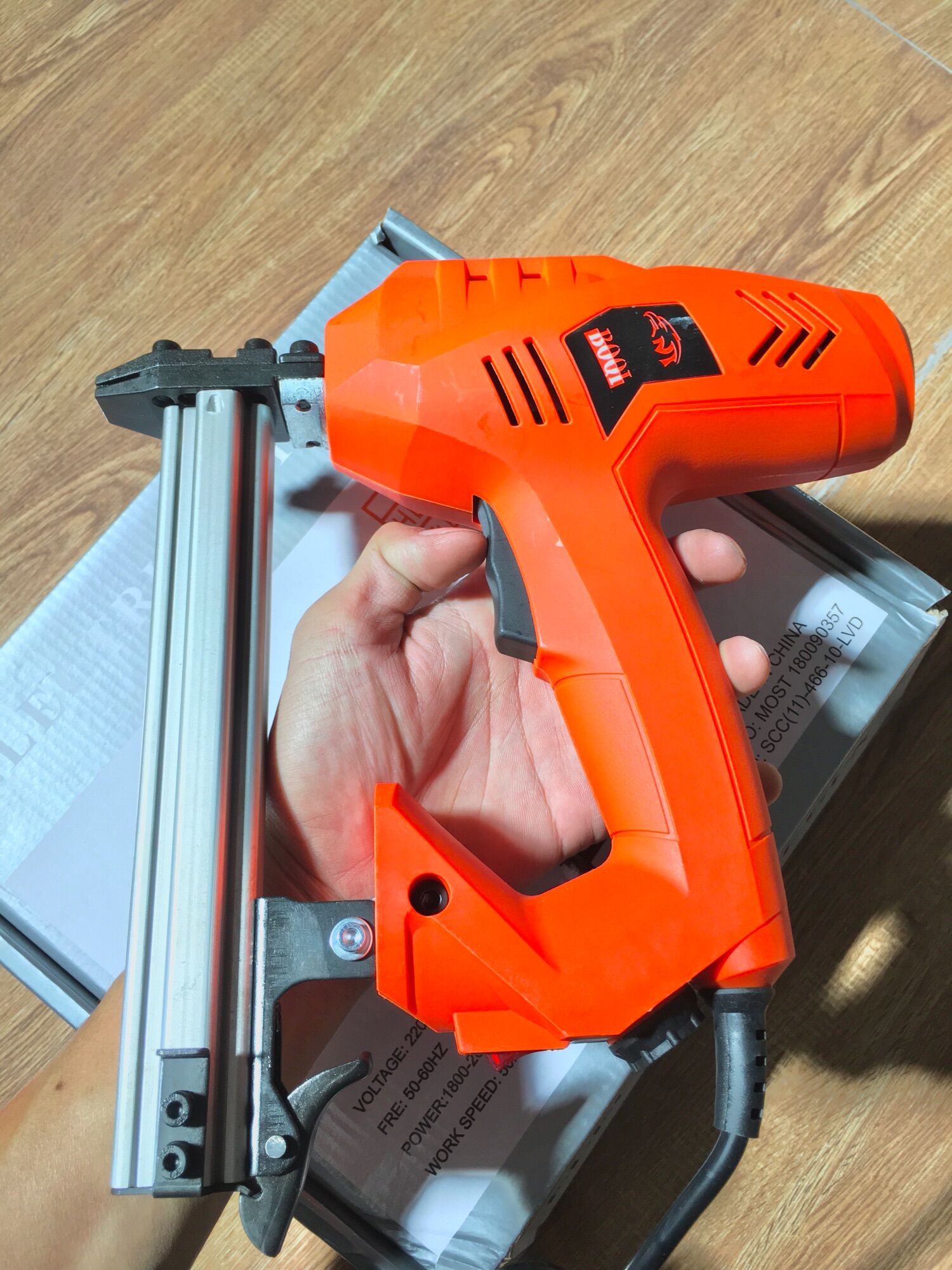 Máy bắn đinh bê tông ST18 đùng điện