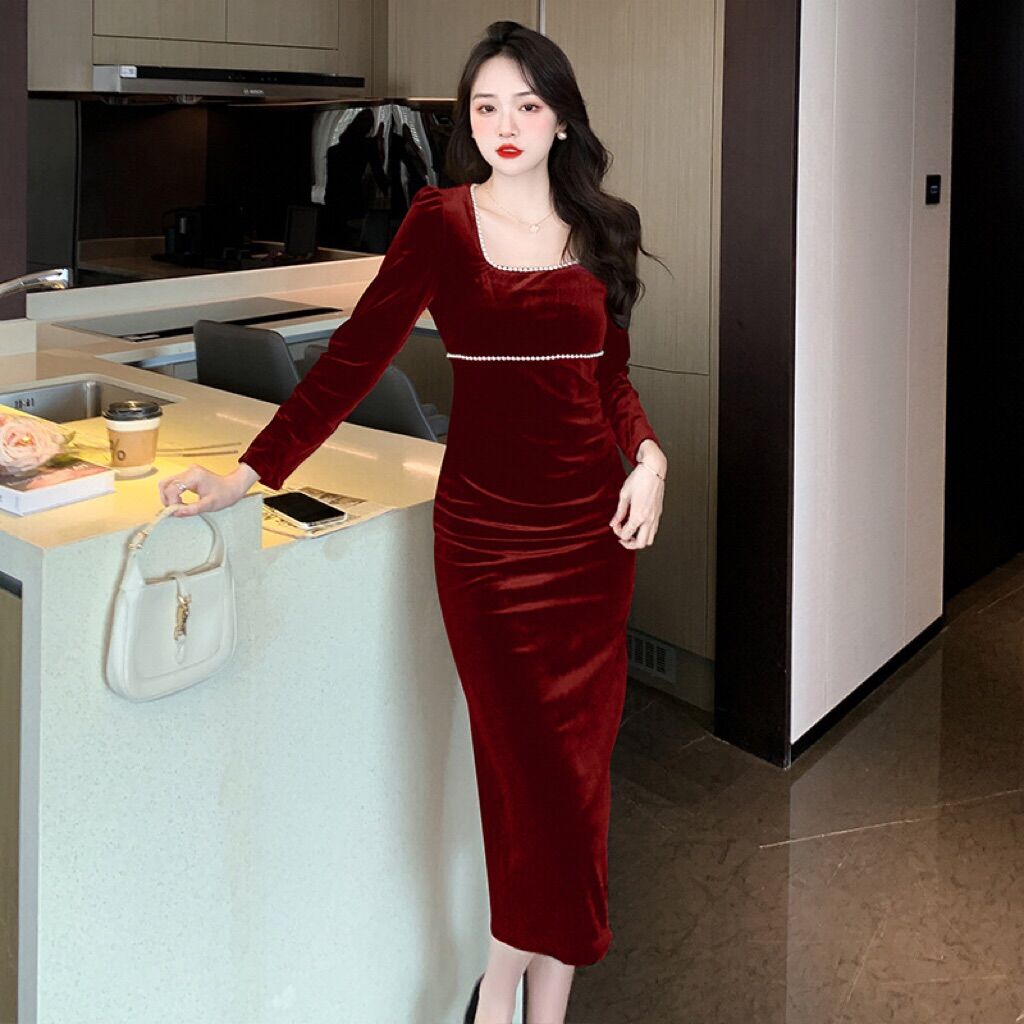 Váy nhung dáng dài cổ vuông đính hạt