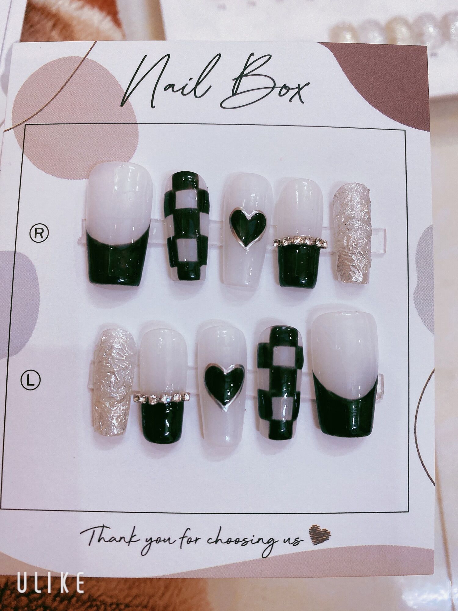 nailbox phối đen trắng caro